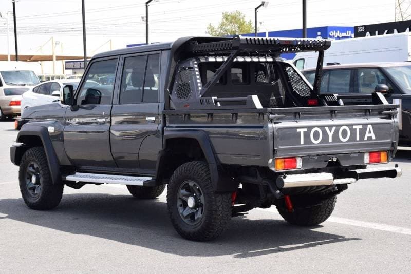 2018 Toyota Land Cruiser Pick Up thumbnail 4