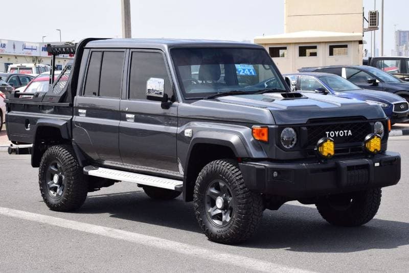2018 Toyota Land Cruiser Pick Up thumbnail 6