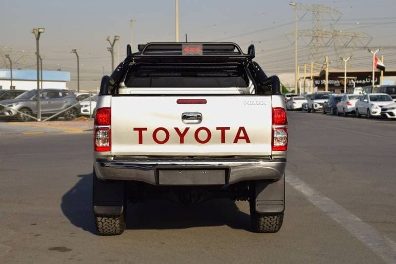 2013 Toyota Hilux DLX thumbnail 3