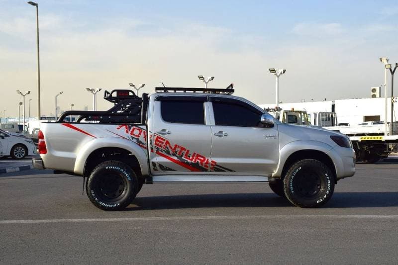 2013 Toyota Hilux DLX thumbnail 4