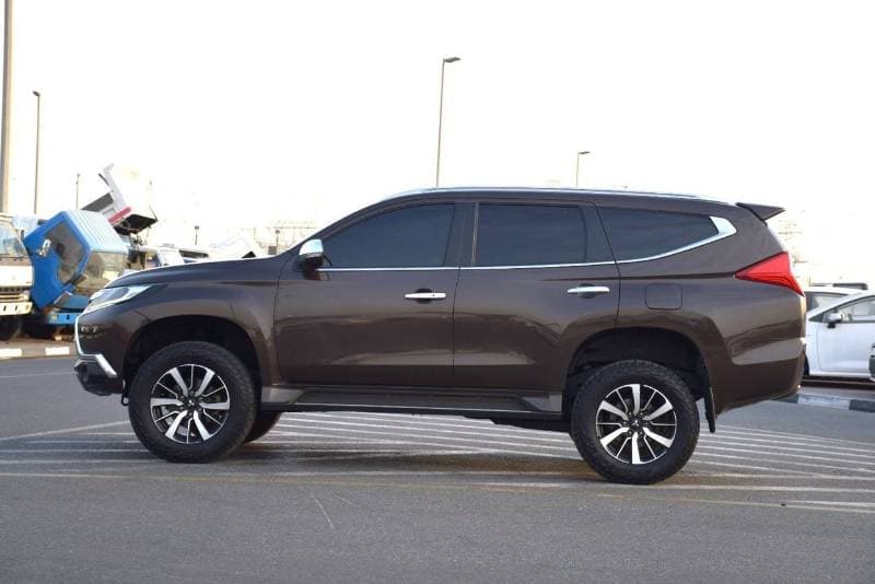 2019 Mitsubishi Pajero Sport thumbnail 2