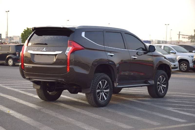 2019 Mitsubishi Pajero Sport thumbnail 3