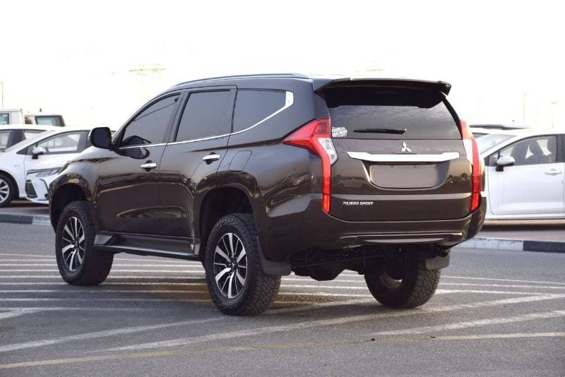 2019 Mitsubishi Pajero Sport thumbnail 4