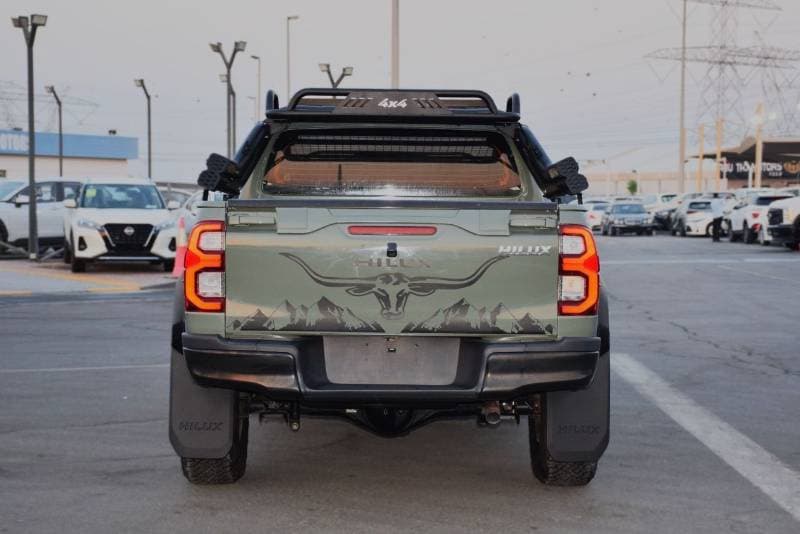 2021 Toyota Hilux SGLX thumbnail 4