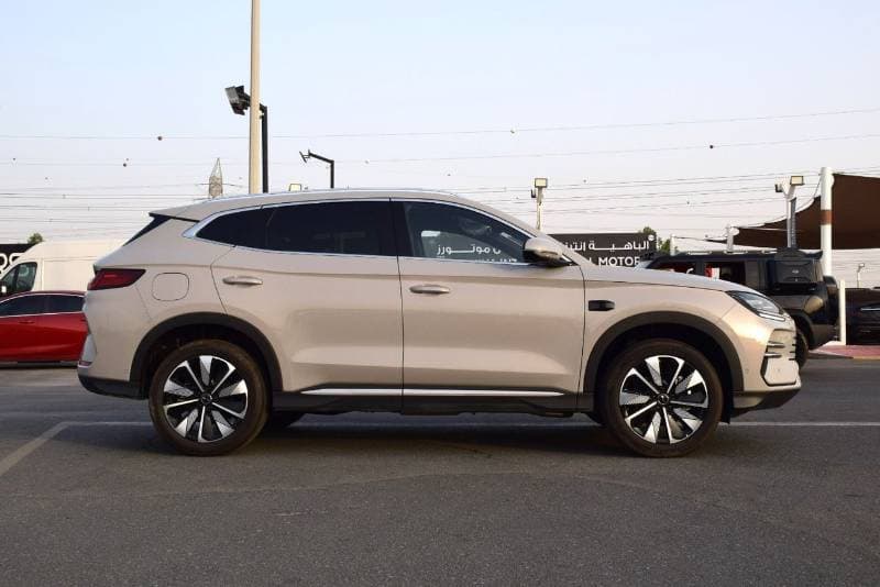 2025 BYD Song Plus FWD thumbnail 3