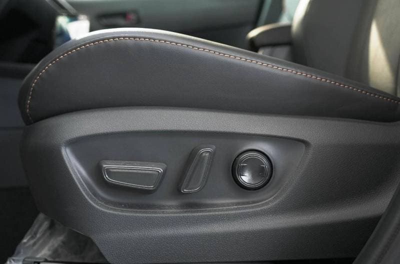 2026 Toyota Corolla Cross XL thumbnail 6