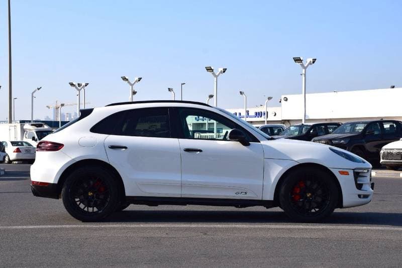 2018 Porsche Macan thumbnail 2