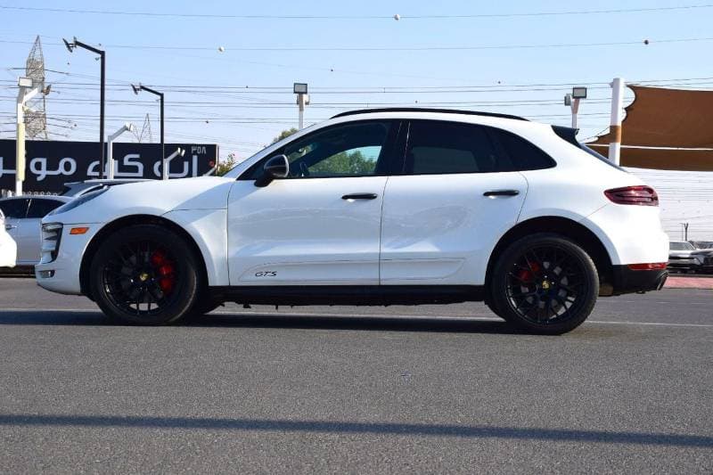 2018 Porsche Macan thumbnail 3