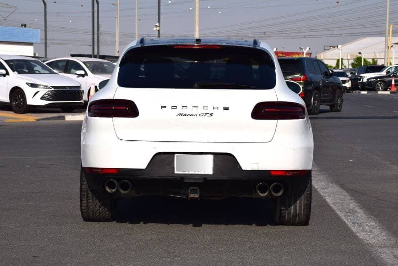2018 Porsche Macan thumbnail 5
