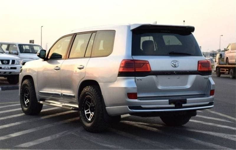 2017 Toyota Land Cruiser VXR thumbnail 4