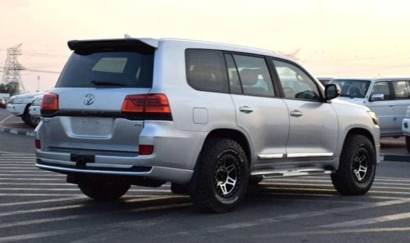 2017 Toyota Land Cruiser VXR thumbnail 6