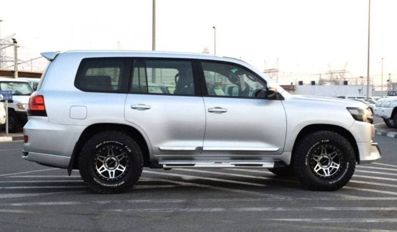 2017 Toyota Land Cruiser VXR thumbnail 8