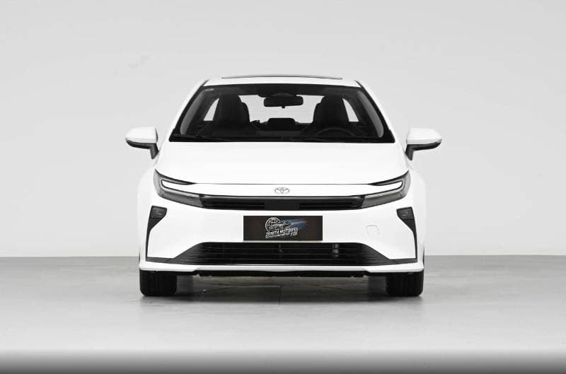 2026 Toyota Corolla XLI HEV thumbnail 2