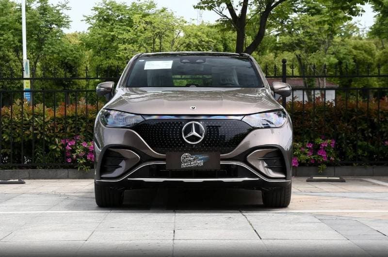 2024 Mercedes Benz EQE 500 4MATIC thumbnail 2