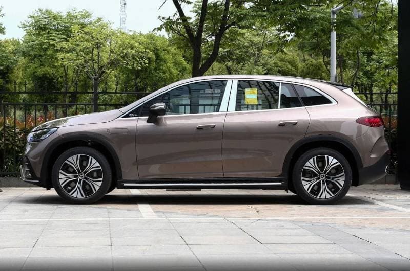 2024 Mercedes Benz EQE 500 4MATIC thumbnail 3