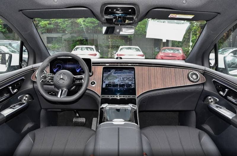 2024 Mercedes Benz EQE 500 4MATIC thumbnail 6