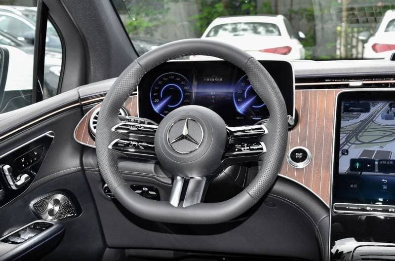 2024 Mercedes Benz EQE 500 4MATIC thumbnail 8