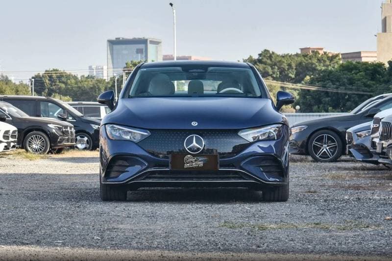 2025 Mercedes Benz EQE 500 4MATIC thumbnail 2