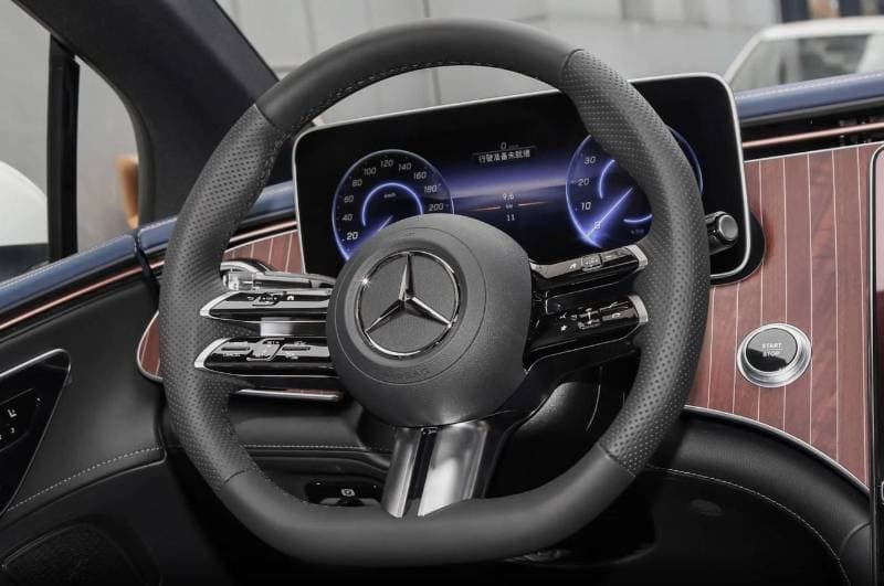 2025 Mercedes Benz EQE 500 4MATIC thumbnail 7