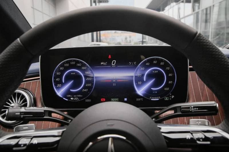 2025 Mercedes Benz EQE 500 4MATIC thumbnail 8