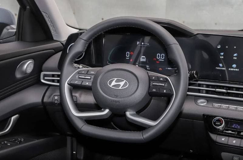 2026 Hyundai Elantra 1.5L CVT LUX thumbnail 7