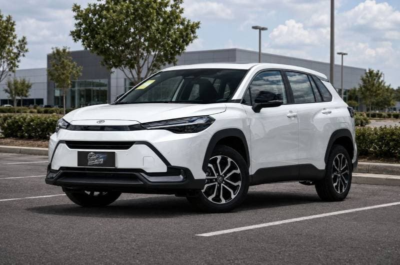 2026 Toyota Frontlander Luxury thumbnail 2