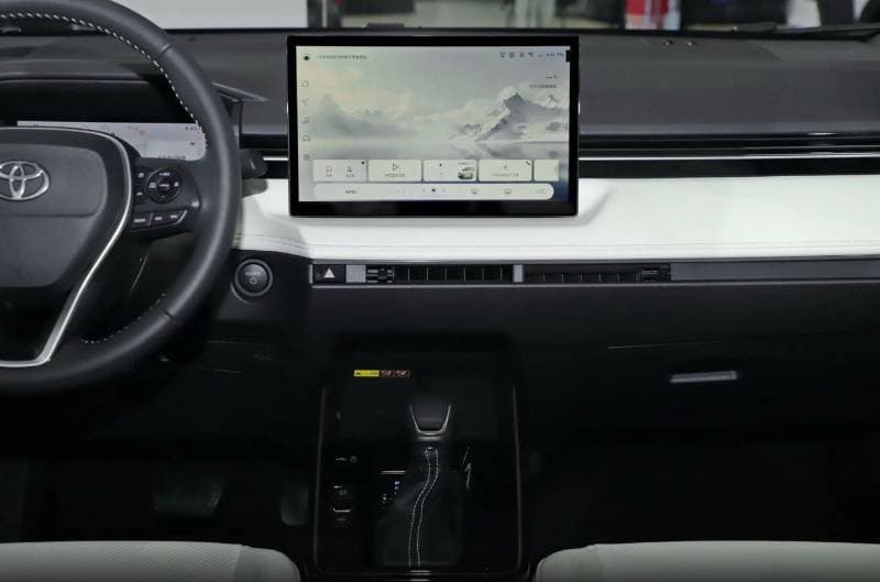 2026 Toyota Frontlander Luxury thumbnail 8