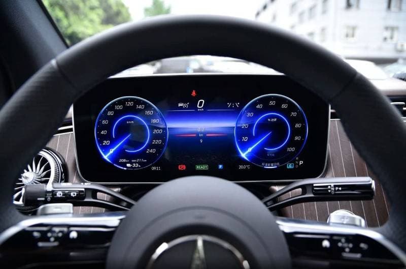 2024 Mercedes Benz EQE 500 4MATIC thumbnail 7