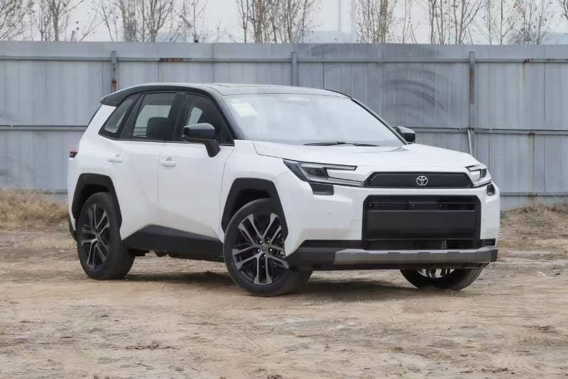 2026 Toyota RAV4 XLE thumbnail 2