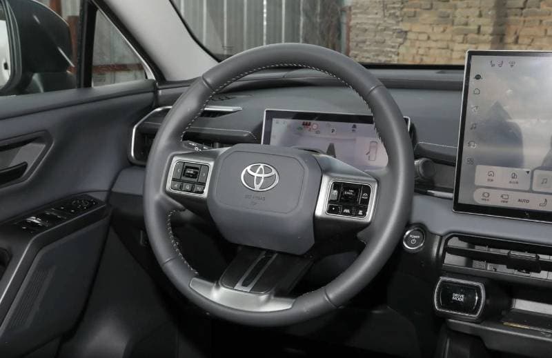 2026 Toyota RAV4 VXR HEV thumbnail 6