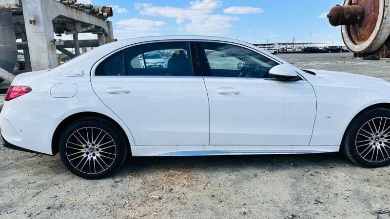 2025 Mercedes Benz C 200 L thumbnail 3