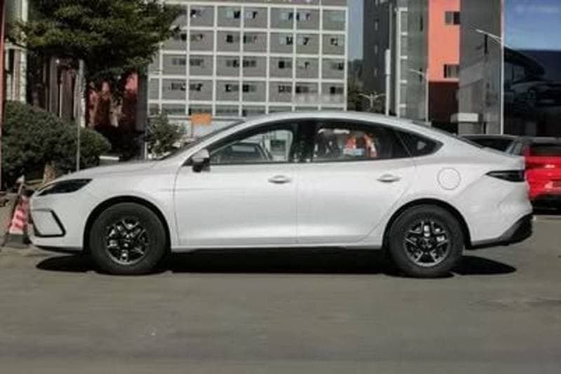 2025 BYD Seal 05 Luxury thumbnail 3