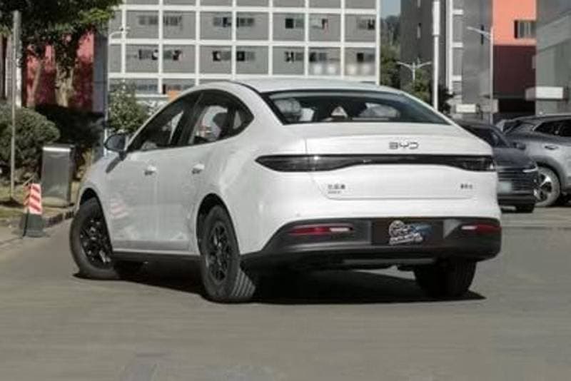 2025 BYD Seal 05 Luxury thumbnail 4