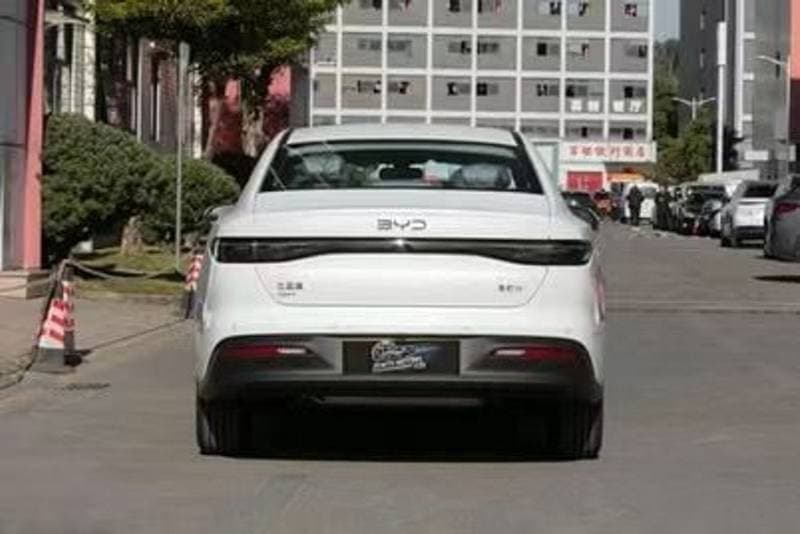 2025 BYD Seal 05 Luxury thumbnail 5