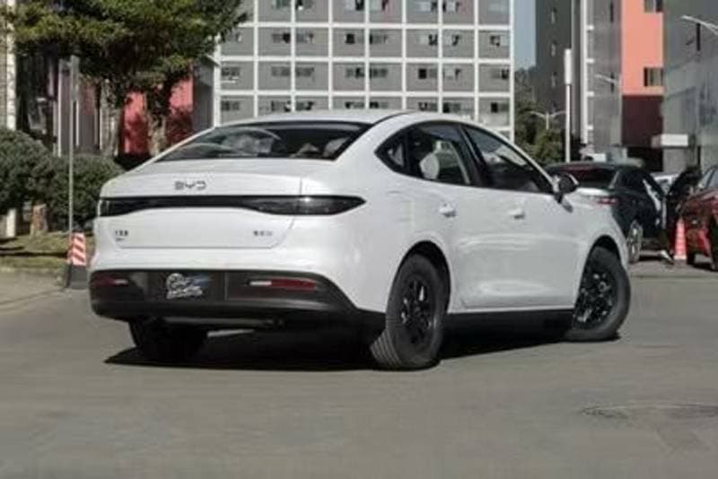 2025 BYD Seal 05 Luxury thumbnail 6