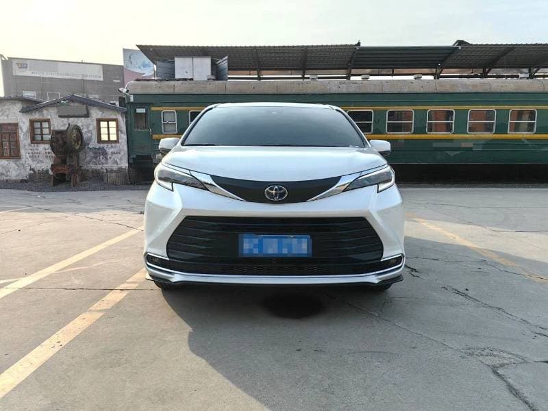 2023 Toyota Sienna XLE