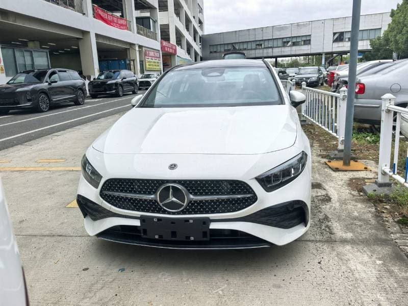 2025 Mercedes Benz A 200 L thumbnail 2