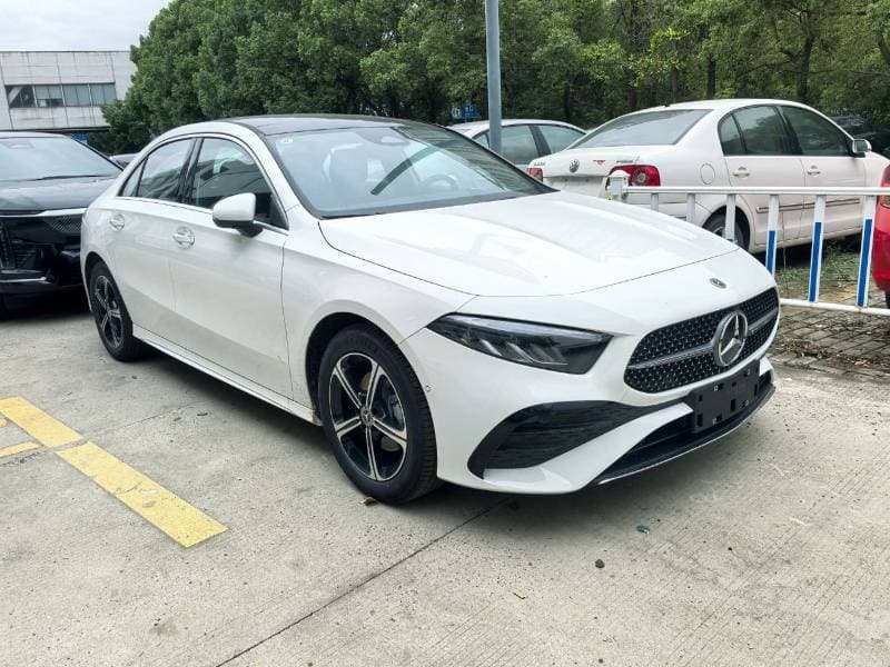 2025 Mercedes Benz A 200 L thumbnail 3