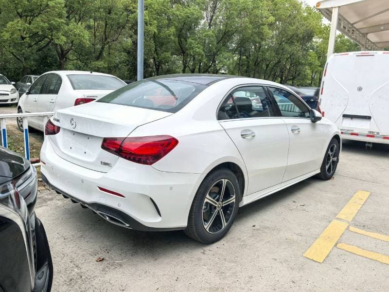 2025 Mercedes Benz A 200 L thumbnail 4