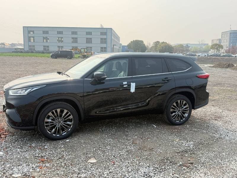 2026 Toyota Highlander Supreme thumbnail 3