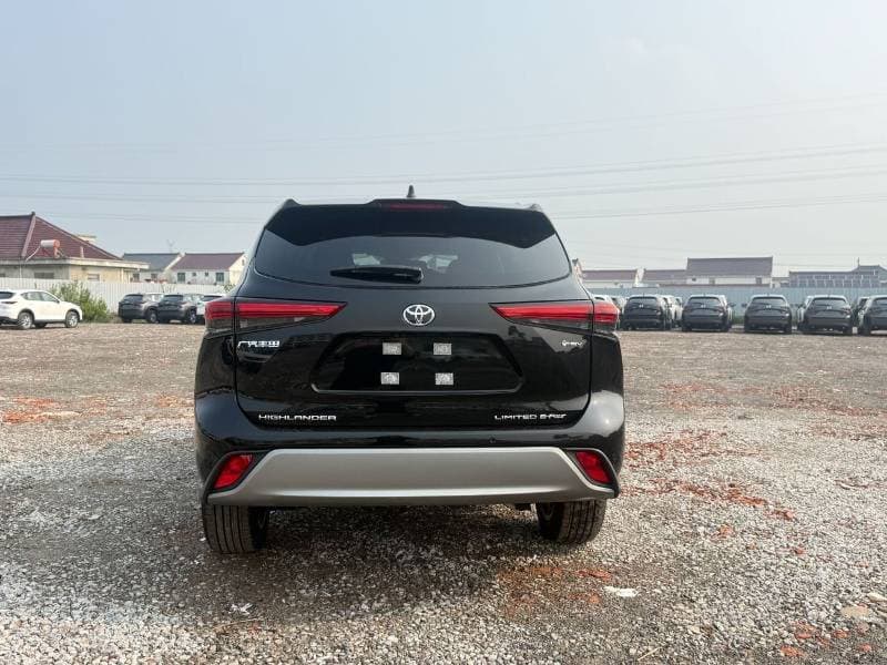 2026 Toyota Highlander Supreme thumbnail 5