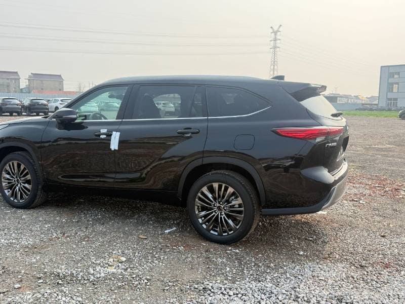 2026 Toyota Highlander Supreme thumbnail 4