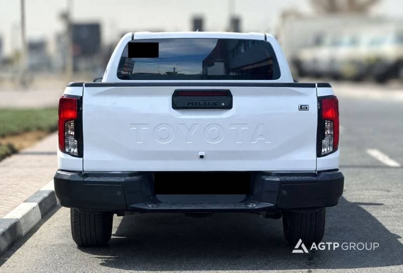 2027 Toyota Hilux GL thumbnail 4