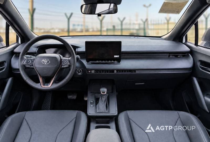 2026 Toyota Corolla Cross GLI thumbnail 8