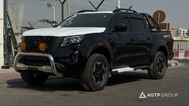 2025 Nissan Navara PRO4X thumbnail 3