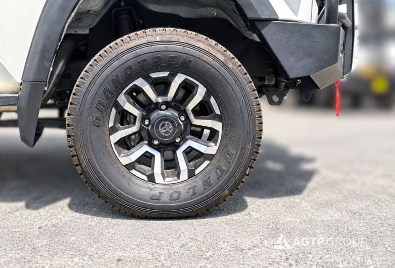 2026 Toyota Land Cruiser 70 LC76 LX thumbnail 6