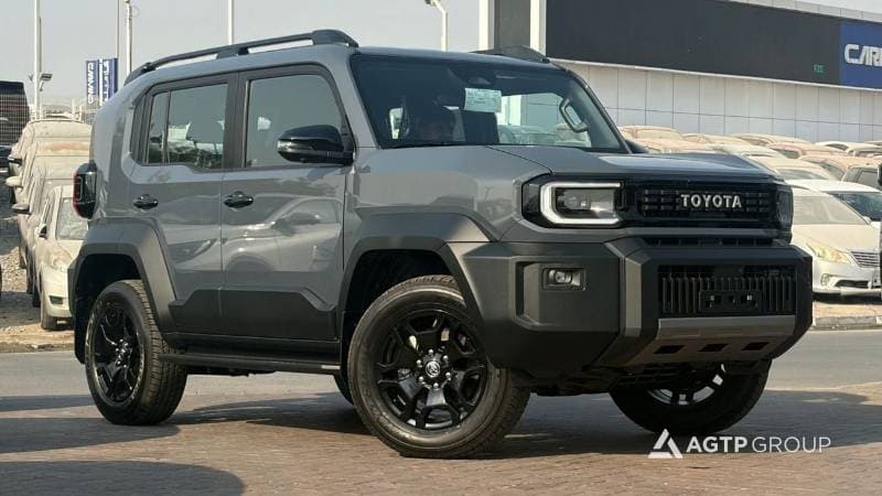 2027 Toyota FJ Cruiser GXR thumbnail 3