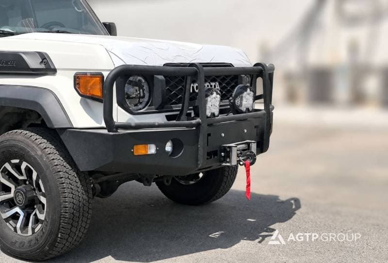 2025 Toyota Land Cruiser 70 LC76 LX thumbnail 3