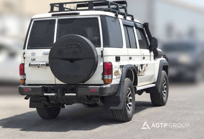 2025 Toyota Land Cruiser 70 LC76 LX thumbnail 2