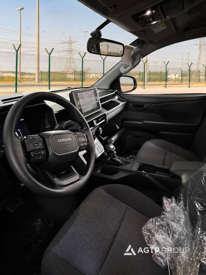 2026 Toyota Hilux DX thumbnail 6